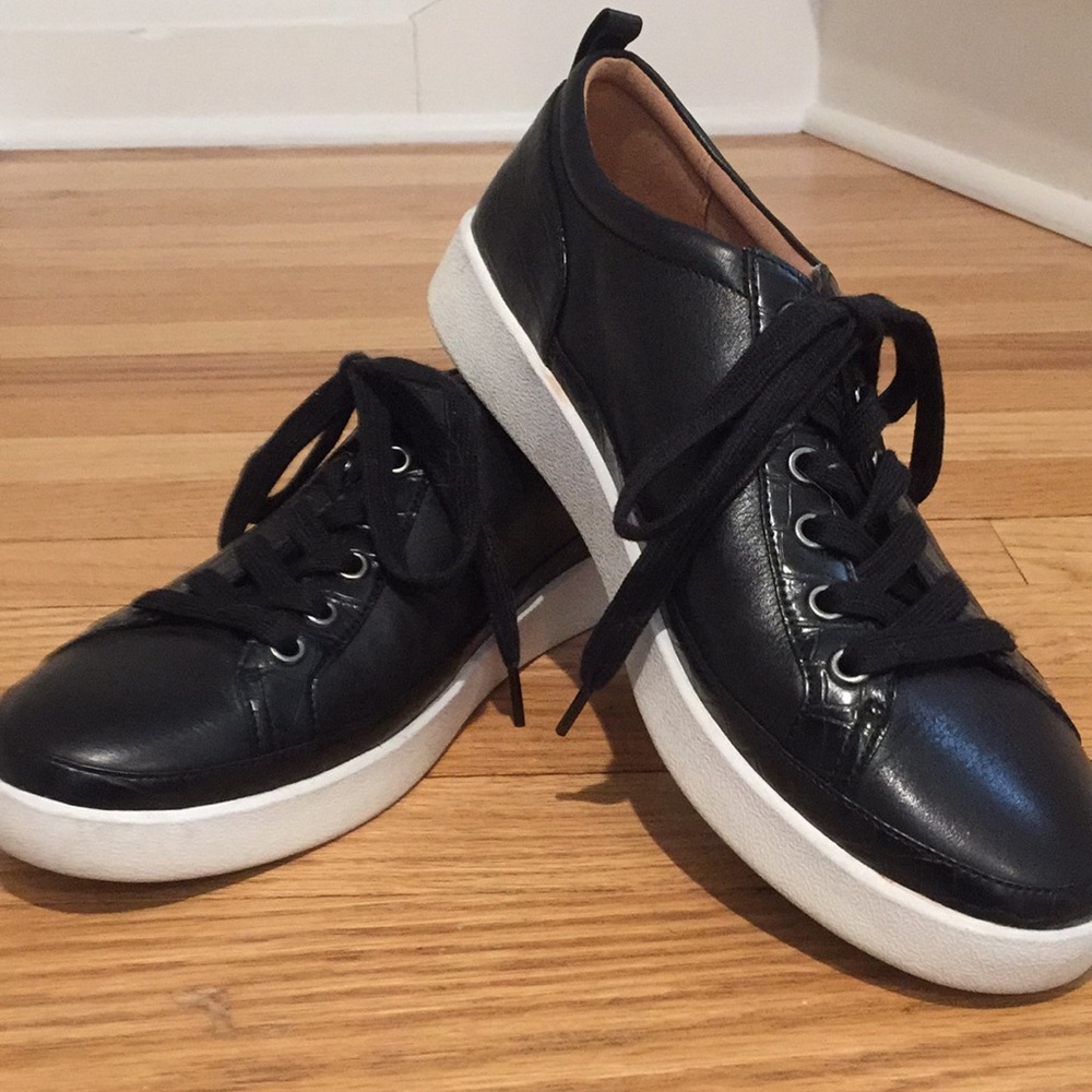 Vionic black leather lace up sneakers, women’s size 10